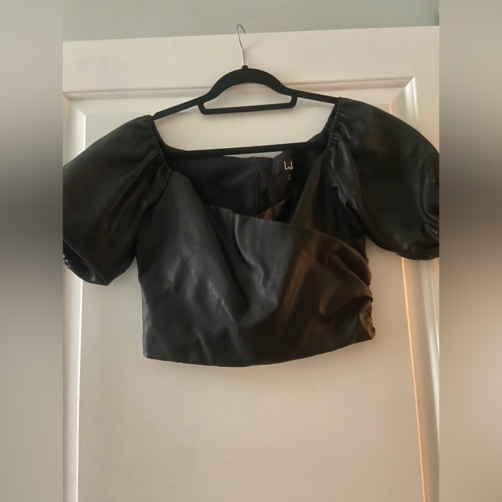 Lulu’s criss-cross puff sleeve leather crop top Size M